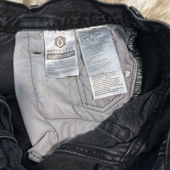 Levi’s mini black denim button front cut off shorts | Sz 25 - Picture 4 of 6